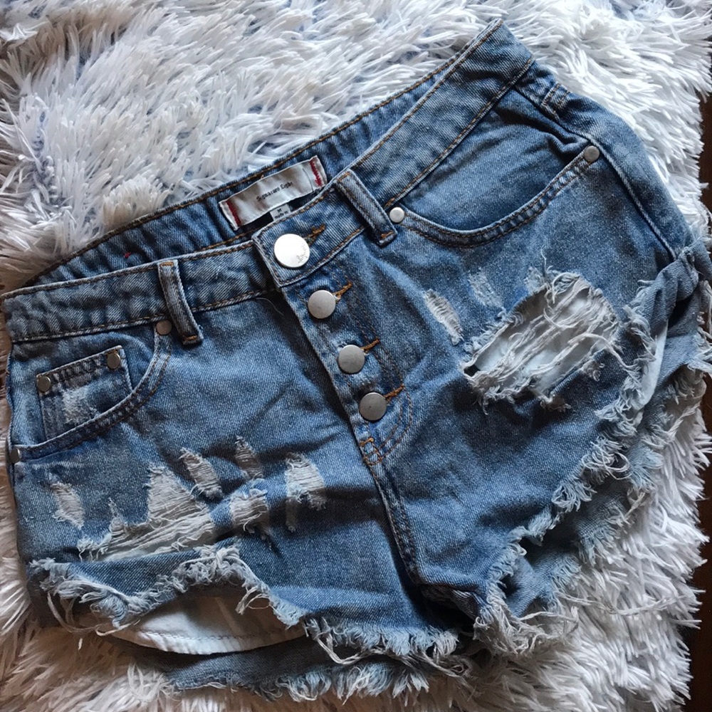 Button up distressed jean short